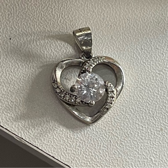 Cubic zirconia sterling silver heart pendant - Picture 1 of 4
